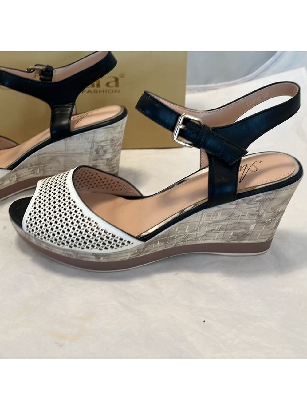 Azura Liefde Off White Wedge Sandal - Picture 11 of 16